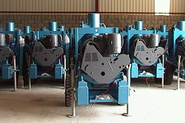 warehouse- stockage of pumps